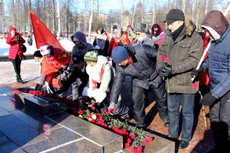 Ярославская область: Несмотря на угрозы правоохранителей и мороз ярославцы 23 февраля собрались на площади Труда