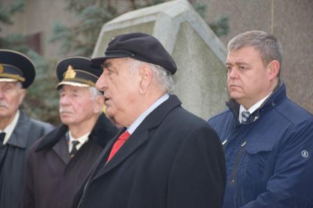 Севастопольские коммунисты, комсомольцы и члены ССО им. Кузнецова возложили цветы к стеле Сталинград на аллее городов-героев