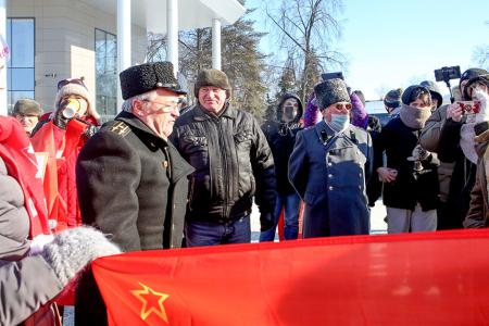 Ярославская область: Несмотря на угрозы правоохранителей и мороз ярославцы 23 февраля собрались на площади Труда