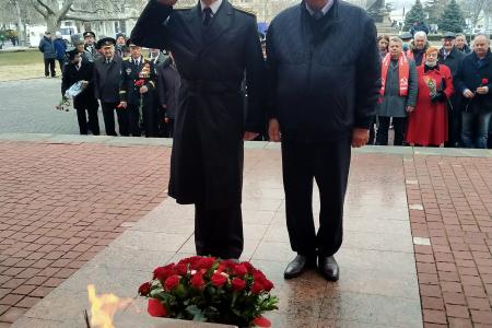 Севастопольские коммунисты отметили 103-ю годовщину рождения Советской армии и Военно-Морского Флота
