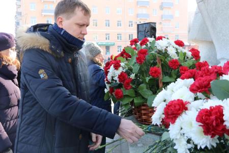 Рязань. Депутаты-коммунисты приняли участие в торжественных мероприятиях, приуроченных ко Дню Советской армии и ВМФ