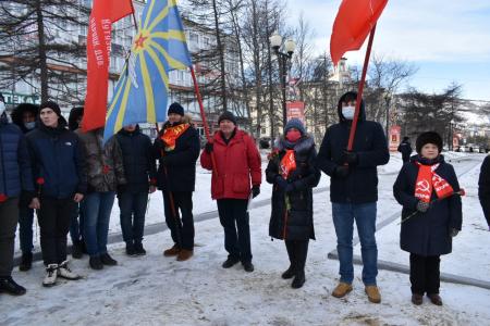 Магаданские коммунисты и комсомольцы приняли участие  в возложении цветов в честь Дня защитника Отечества