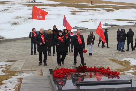 В Волгограде коммунисты продолжают памятные акции в честь Победы в Сталинградской битве