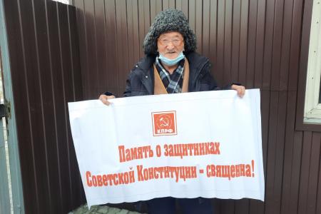 Республика Тува. В Кызыле прошёл флешмоб КПРФ «Ударим солидарным протестом против беззакония!»