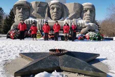 Саратовские коммунисты отметили 103-ю годовщину образования Советской Армии и Военно-Морского флота