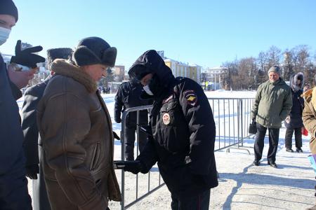 Ярославская область: Несмотря на угрозы правоохранителей и мороз ярославцы 23 февраля собрались на площади Труда