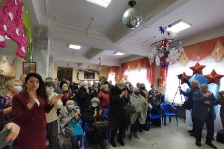 Депутат Городской Думы города Калуги от КПРФ Марина Костина поздравила калужан с Днём Советской Армии и Военно-Морского Флота