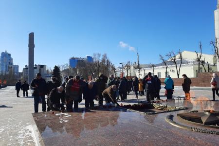Воронежские коммунисты и их сторонники провели акцию в честь 103-й годовщины создания Красной Армии и Военно-морского флота