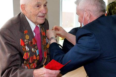 Свердловская область. Старейшему коммунисту исполнилось 99 лет