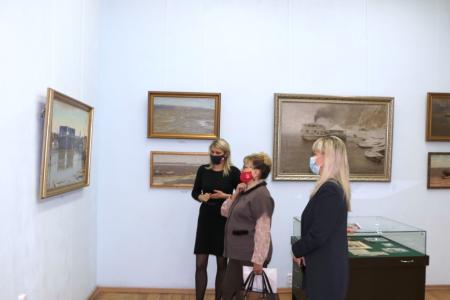 Саратовская область. Ольга Алимова вручила почётную грамоту коллективу Энгельсского краеведческого музея