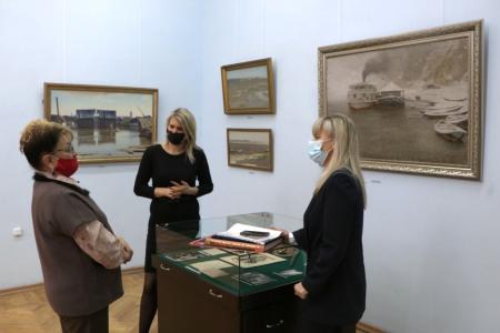 Саратовская область. Ольга Алимова вручила почётную грамоту коллективу Энгельсского краеведческого музея