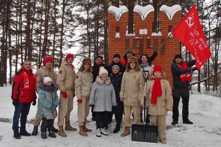 Подмосковные коммунисты отметили День Советской Армии и Военно-Морского флота