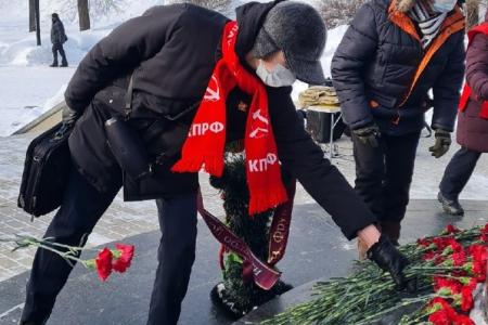 Ивановские коммунисты отметили День Советской Армии и Военно-Морского Флота