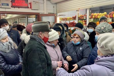 Лидер ярославских коммунистов Александр Воробьев вместе с брагинцами борется за сохранение торгового комплекса