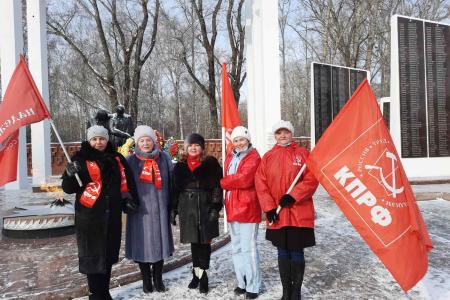 Тюменские коммунисты провели автопробег и возложение цветов к монументам памяти погибших в годы Великой отечественной войны