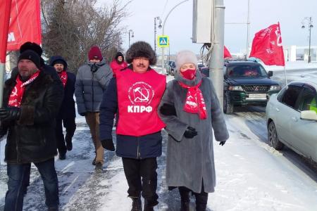 Тюменские коммунисты провели автопробег и возложение цветов к монументам памяти погибших в годы Великой отечественной войны