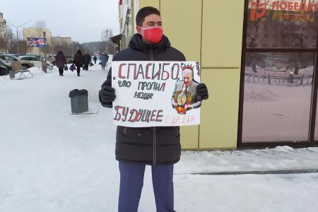 Свердловские комсомольцы провели пикеты в день рождения Б.Ельцина
