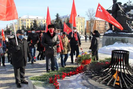 Коммунисты в Брянске отметили 103-ю годовщину создания Красной Армии