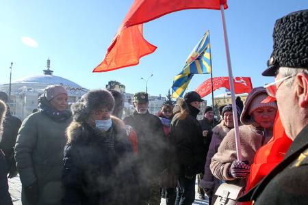 Ярославская область: Несмотря на угрозы правоохранителей и мороз ярославцы 23 февраля собрались на площади Труда