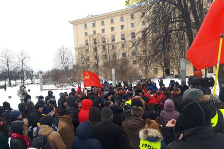 Ленинградские коммунисты возложили цветы к крейсеру «Аврора»