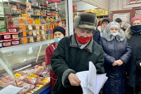 Лидер ярославских коммунистов Александр Воробьев вместе с брагинцами борется за сохранение торгового комплекса
