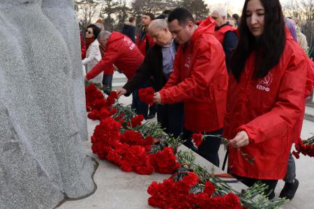 Краснодар. Активисты КПРФ почтили память жертв фашистской оккупации и возложили цветы в честь воинов-освободителей города