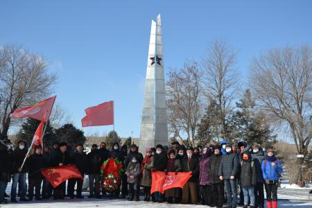 Астрахань. Цветы - защитникам отечества и создателю Красной Армии