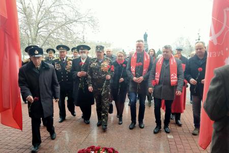 Севастопольские коммунисты отметили 103-ю годовщину рождения Советской армии и Военно-Морского Флота