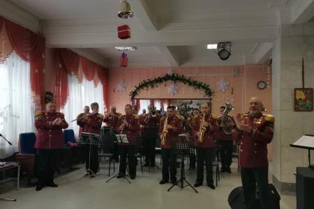 Депутат Городской Думы города Калуги от КПРФ Марина Костина поздравила калужан с Днём Советской Армии и Военно-Морского Флота
