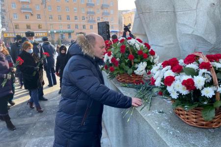 Рязань. Депутаты-коммунисты приняли участие в торжественных мероприятиях, приуроченных ко Дню Советской армии и ВМФ