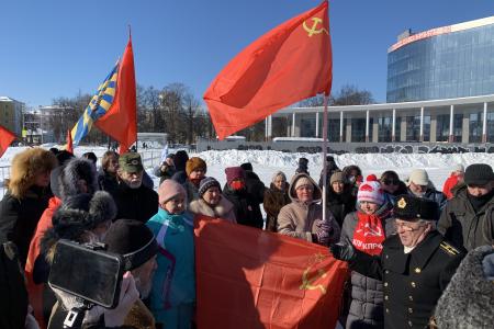 Ярославская область: Несмотря на угрозы правоохранителей и мороз ярославцы 23 февраля собрались на площади Труда