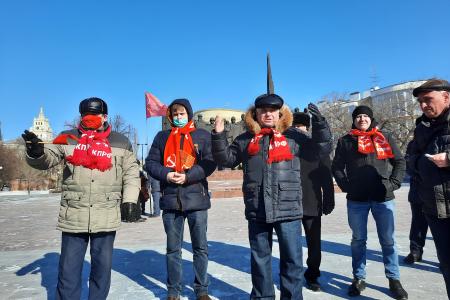 Воронежские коммунисты и их сторонники провели акцию в честь 103-й годовщины создания Красной Армии и Военно-морского флота