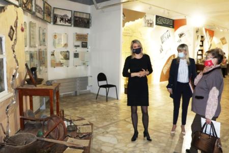 Саратовская область. Ольга Алимова вручила почётную грамоту коллективу Энгельсского краеведческого музея