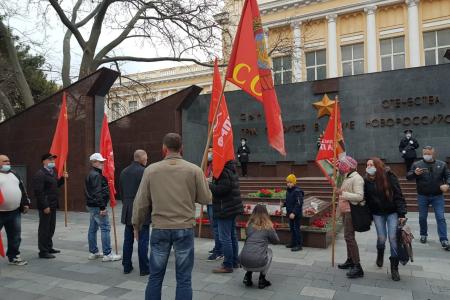 Краснодарский край, город-герой Новороссийск. Активисты КПРФ отметили 78-ю годовщину высадки десанта на Малую Землю