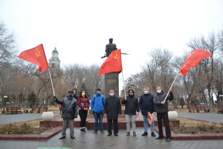 Коммунисты отметили 103-ю годовщину установления советской власти в Астрахани
