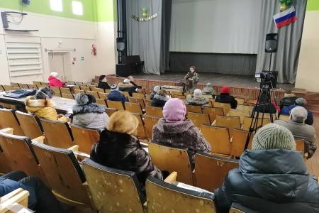 Ольга Алимова в один день посетила несколько поселков Саратовского района