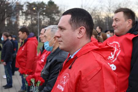 Краснодар. Активисты КПРФ почтили память жертв фашистской оккупации и возложили цветы в честь воинов-освободителей города