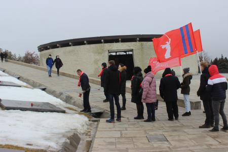 В Волгограде коммунисты продолжают памятные акции в честь Победы в Сталинградской битве