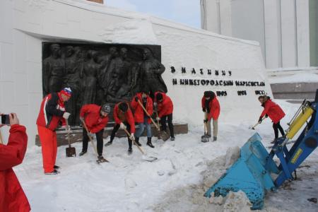 Нижегородские коммунисты вышли на первый в году субботник