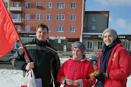 Поздравления с 8 марта от новгородских комсомольцев