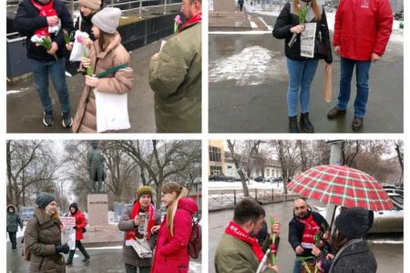 8-е марта в Саратове. Коммунисты поздравили женщин с праздником