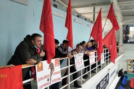 Саратовские коммунисты и комсомольцы и дальше будут болеть за команды "КПРФ"