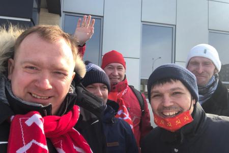 Свердловские коммунисты поздравили женщин с 8 марта