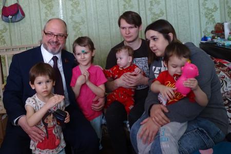 Воронеж. По поручению Сергея Гаврилова коммунисты Левобережного райкома КПРФ поздравили женщин-ветеранов с 8 Марта