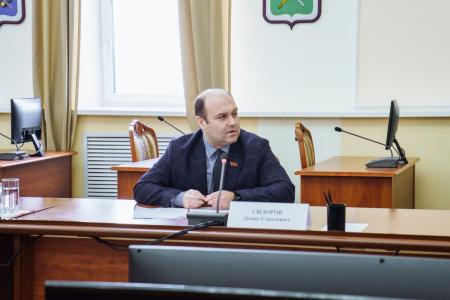 Лидер рязанских коммунистов Денис Сидоров принял участие во встрече Губернатора с руководителями фракций областной Думы