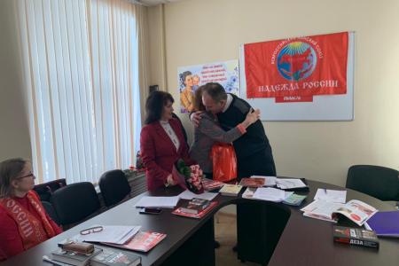 Лидер подмосковных коммунистов Николай Васильев поздравил региональное отделение ВЖС «Надежда России» с 8 марта
