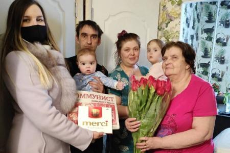 Коммунисты Пермского края поздравляют с Международным женским днем