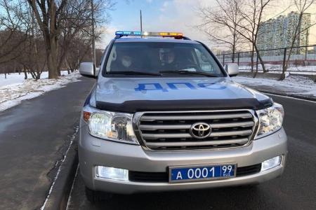 Машину руководителя Фракции КПРФ в Мосгордуме блокировали четыре автомобиля полиции и ГИБДД