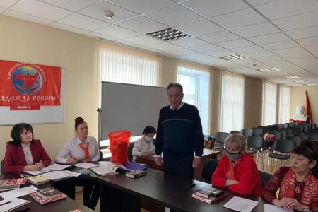 Лидер подмосковных коммунистов Николай Васильев поздравил региональное отделение ВЖС «Надежда России» с 8 марта