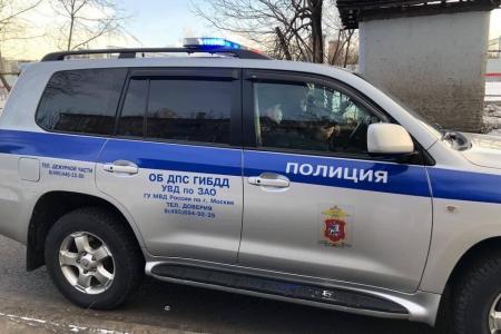 Машину руководителя Фракции КПРФ в Мосгордуме блокировали четыре автомобиля полиции и ГИБДД